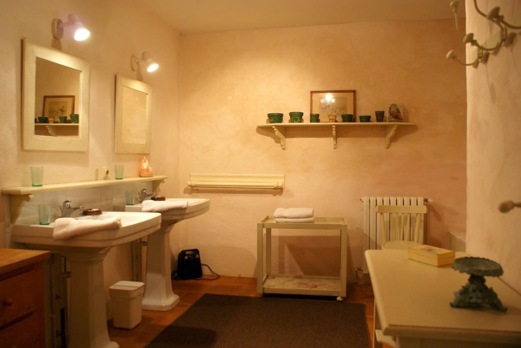 Chateau De Grenier Bed and Breakfast Saint-Léger Δωμάτιο φωτογραφία